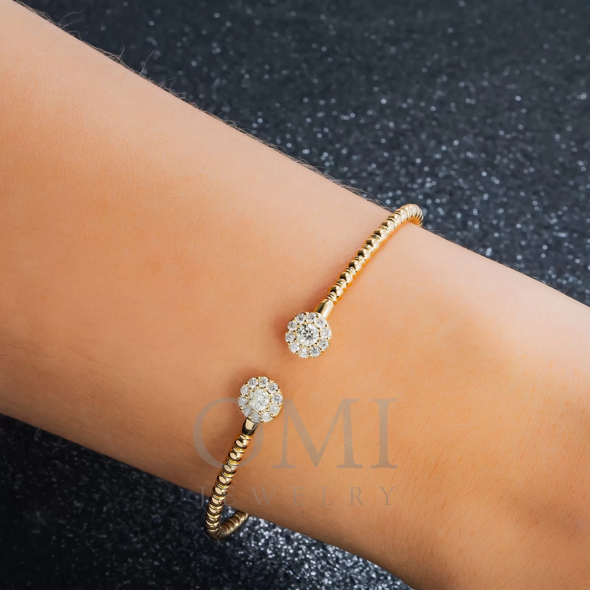 18K GOLD ROUND DIAMONDS CIRCLE SHAPE THIN BANGLE BRACELET 0.69 CT