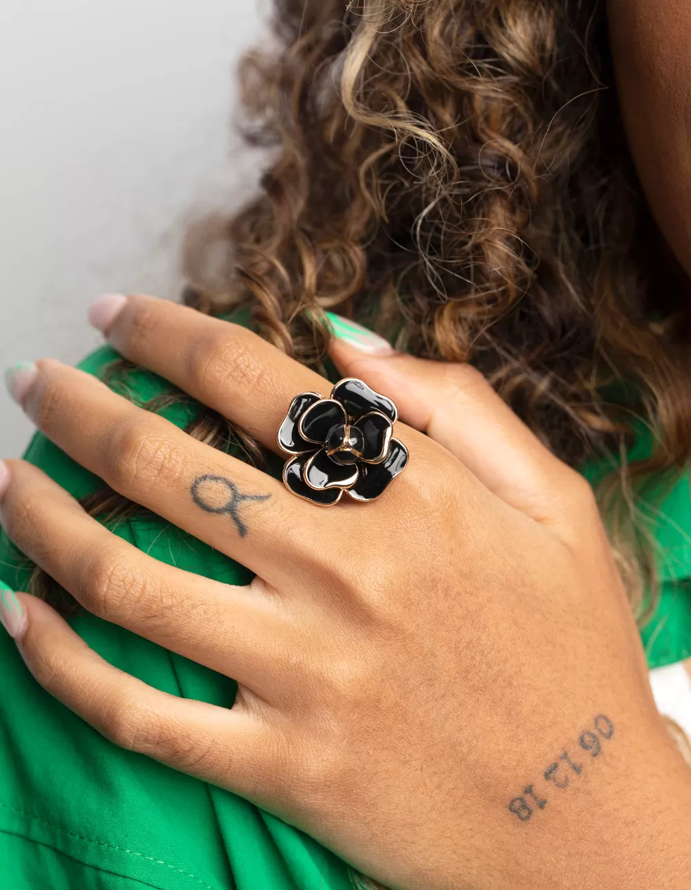 Black Flower Ring