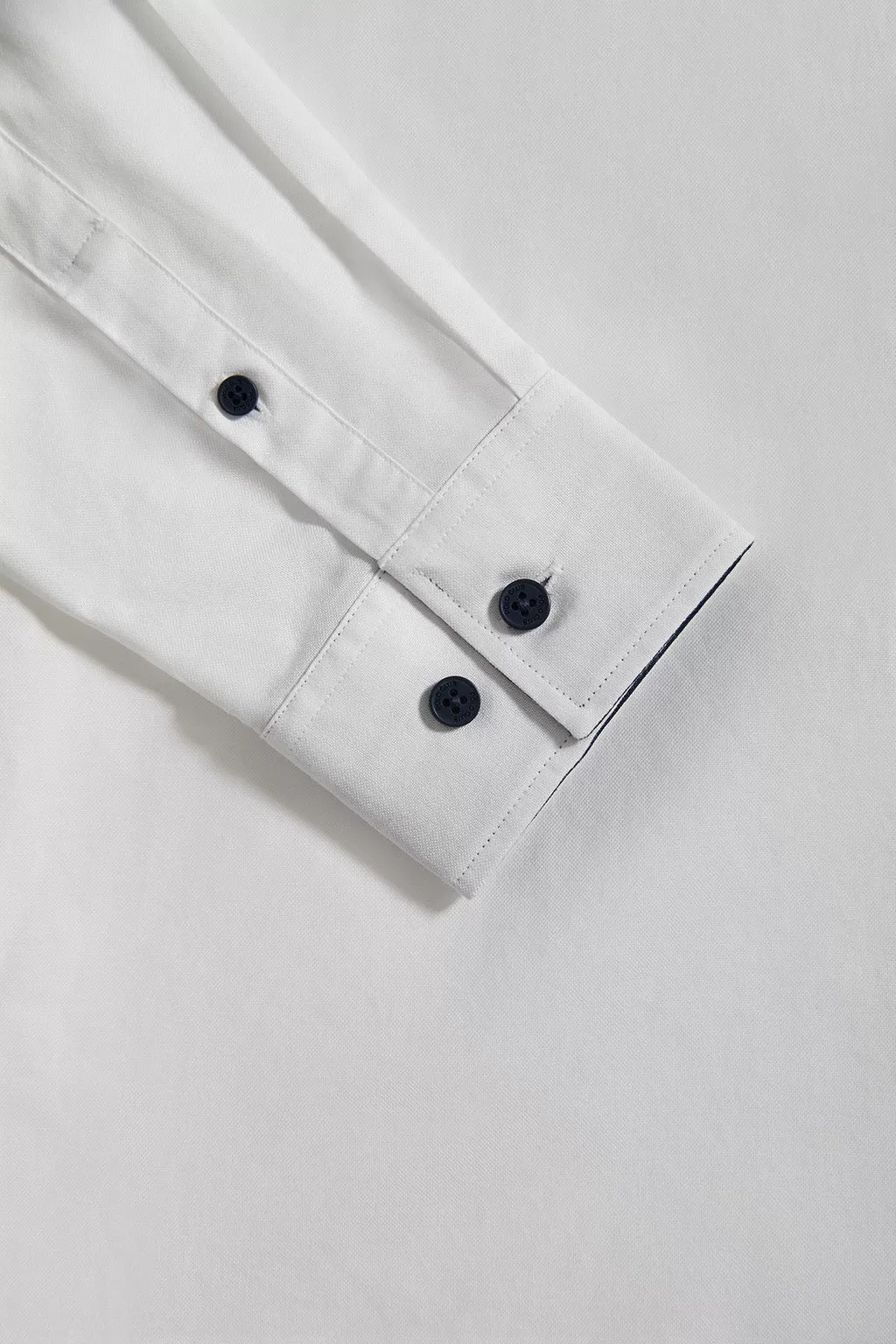 Camisa blanca Oxford con contrastes y logo Rigby Go