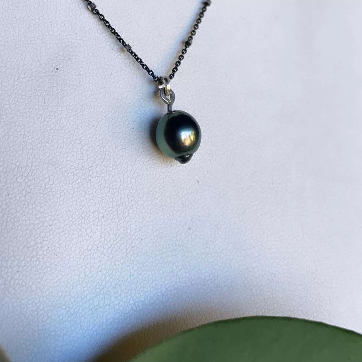 Elegant Black pearl pendant