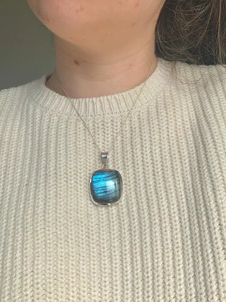 Labradorite Naevia Pendant - Rounded Square