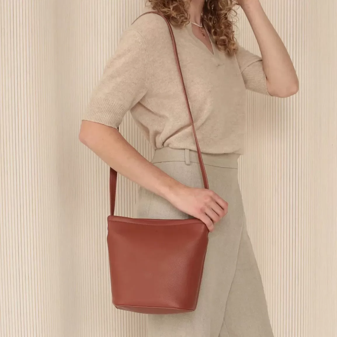 Mini Mia Bucket Bag (Walnut)