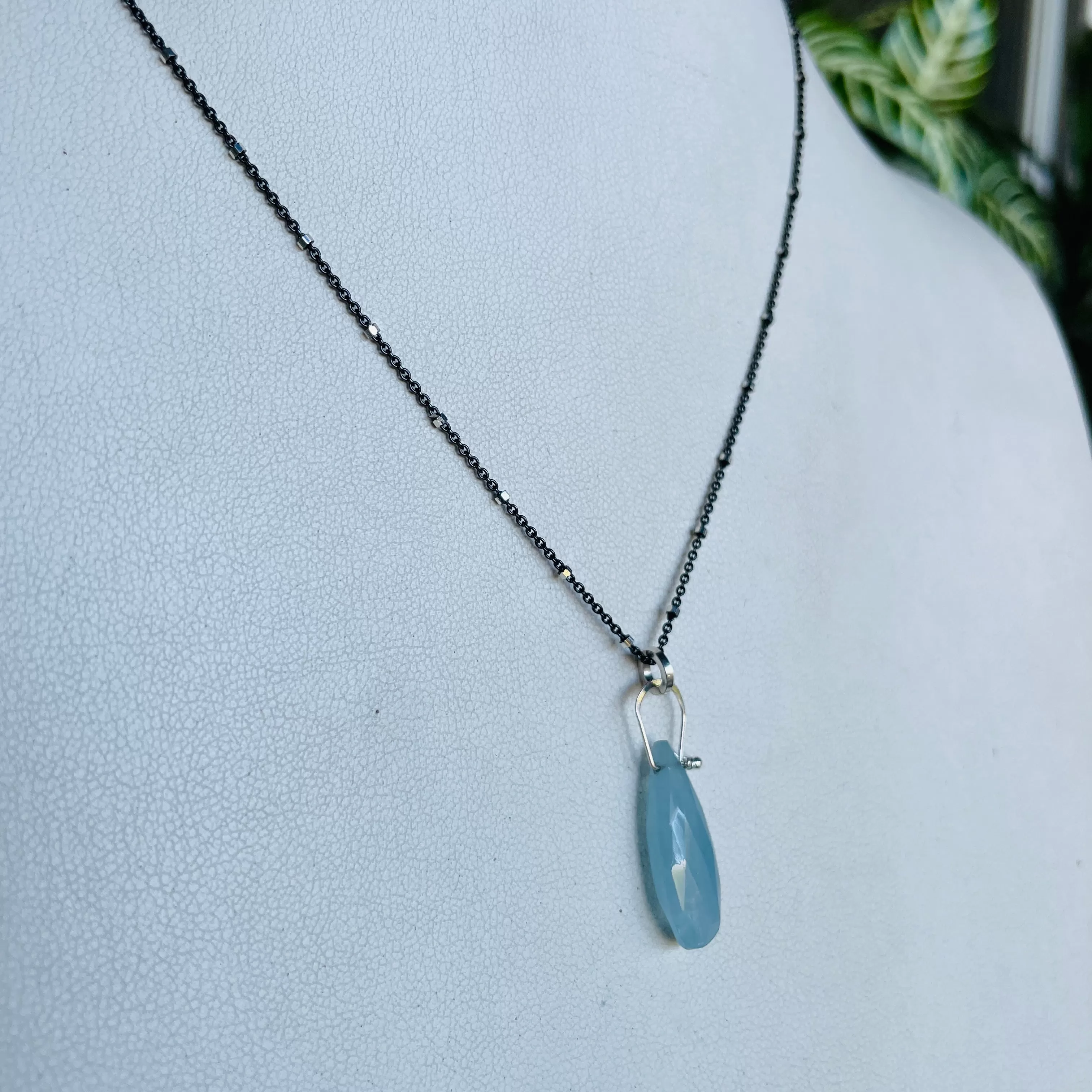 Stirrup long teardrop aquamarine necklace